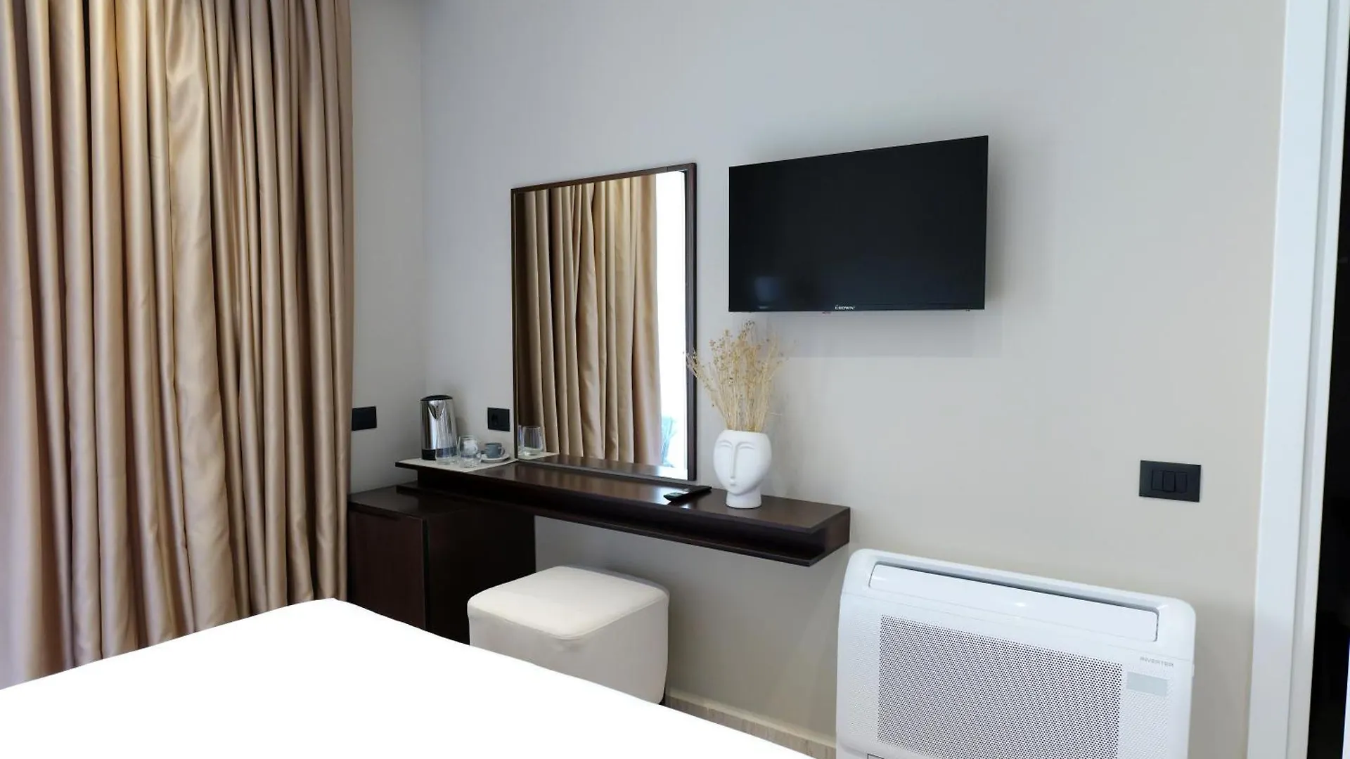 Aquarelle Boutique Hotel Ksamil 4*,